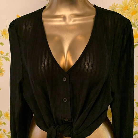 NWT Button up tie front blouse in black size L - Picture 4 of 8